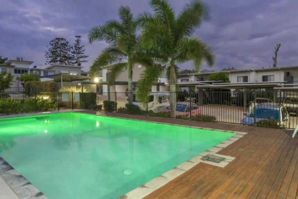 A Quiet Unit Overlooking A Reserve Petrie Exterior foto
